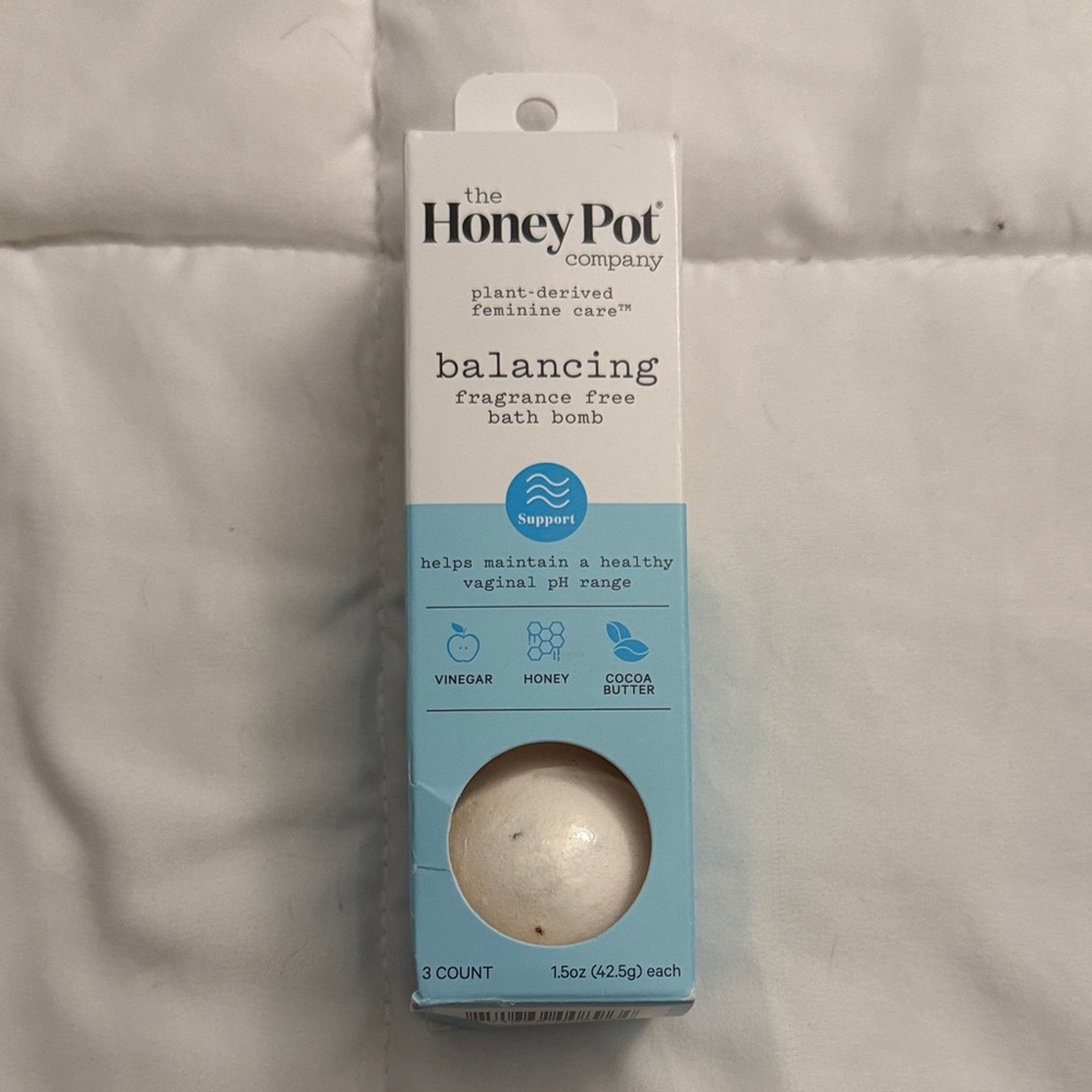 the Honey Pot Balancing Fragrance-Free Bath Bomb - White/Blue